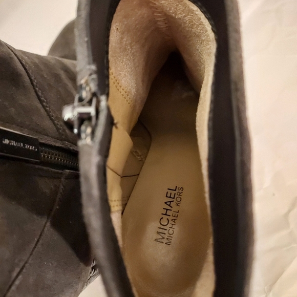 Michael Michael Kors "Arabelle" Gray and Black Ankle Boot in Size 6.5 M - Picture 8 of 13